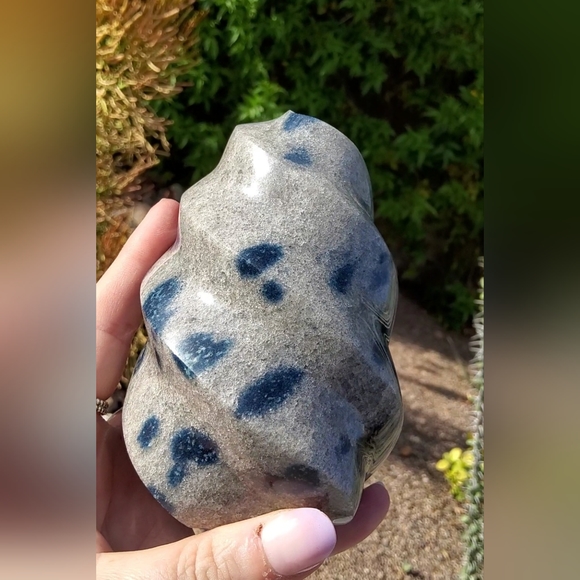 Authentic K2 (Azurite in Granite) Carved Flame from Pakistan - Picture 2 of 16